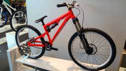 cycles et nature a vallnord pour la dh cup